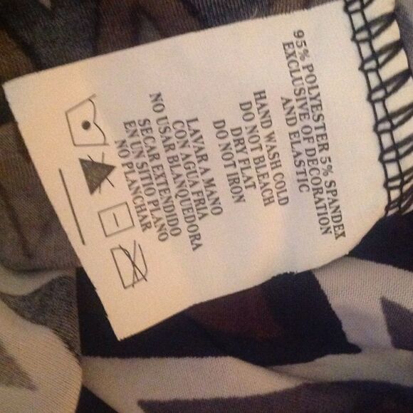 Ladies chevron 👗in size small ties at neck - Picture 8 of 8